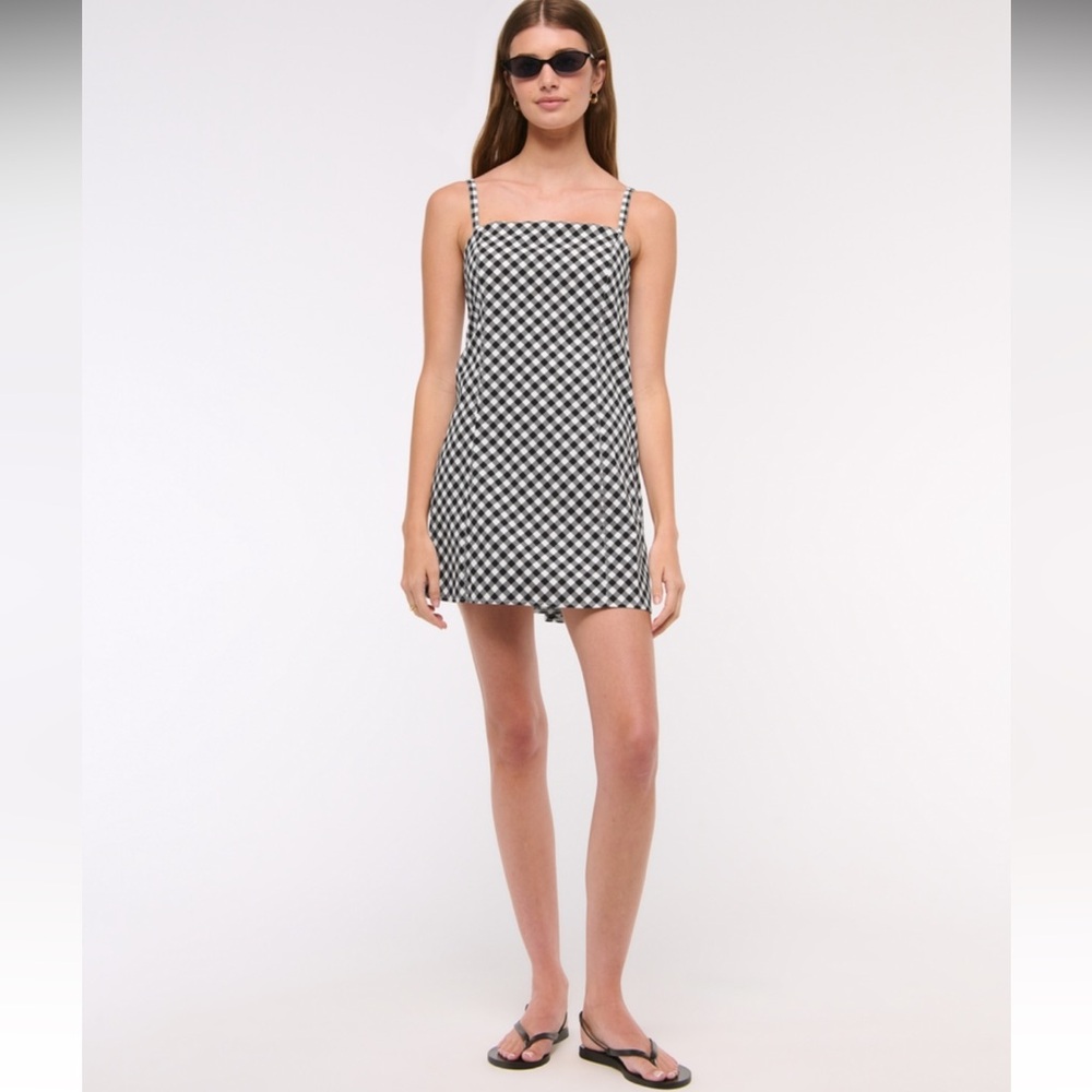 Abercrombie & Fitch Black and White Gingham Bra-Free Everyday Skort Dress - Picture 4 of 10